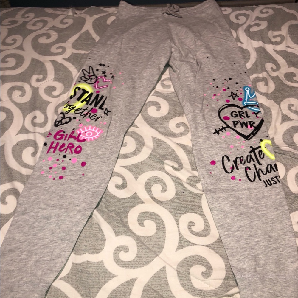 I’m selling comfy sweat pants and it feels nice to